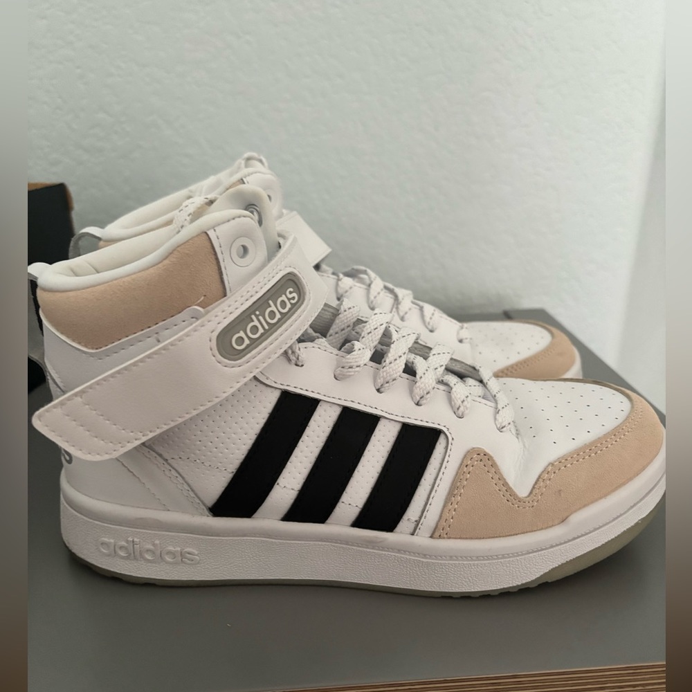 Women’s Adidas Postmove Mid